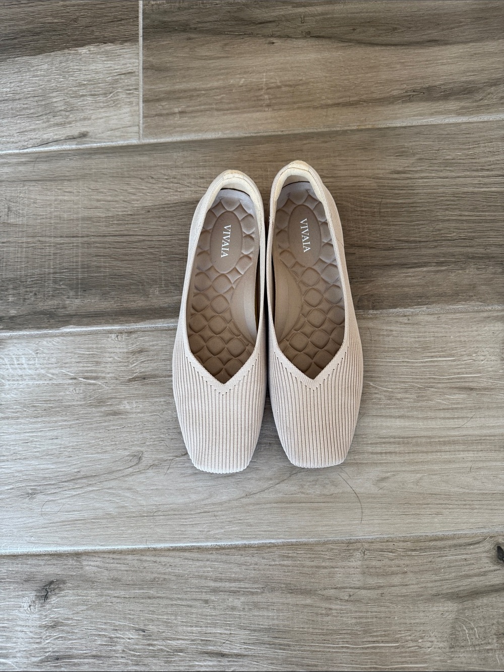 Vivaia 39.5 (8 1/2) Margot V Cut Flats